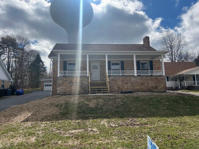 Primary Photo - 600 Fisher Ave