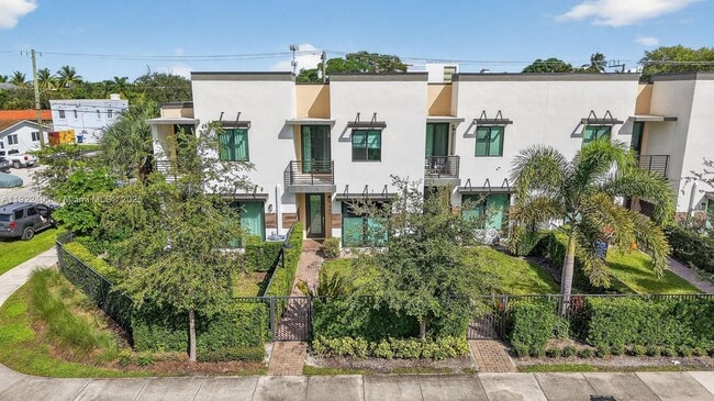 Primary Photo - 1402 SW 4th Ave