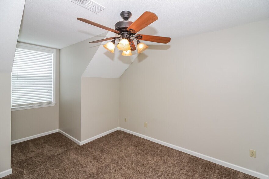 Building Photo - 15 Austin Cir