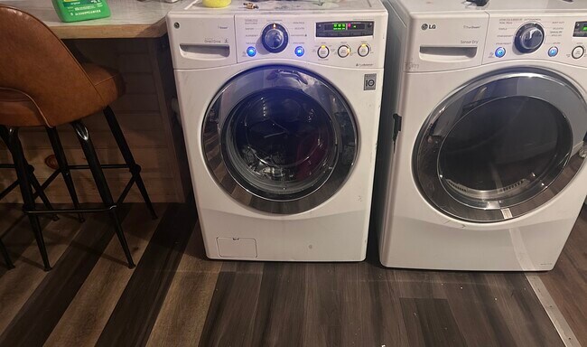 Building Photo - 285 Main St