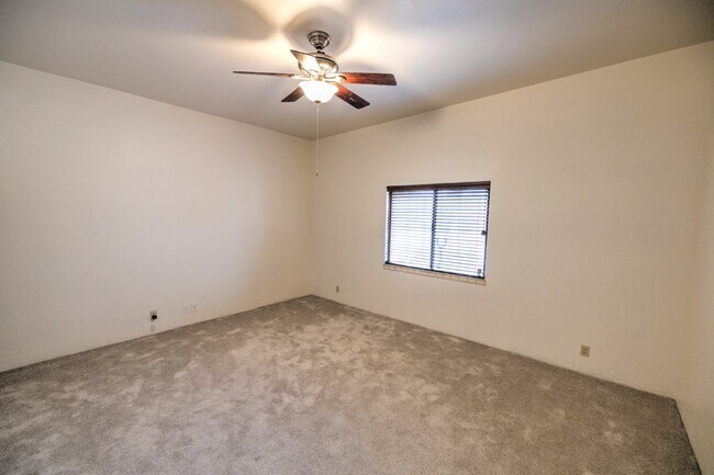 Building Photo - Single Story Foothills Home!