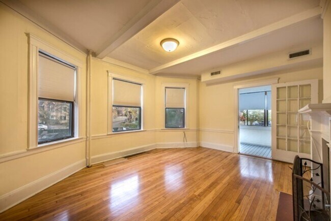 Building Photo - Brookline 4 Bed / 2 Bath – Steps to Coolidge Corner – 9/1
