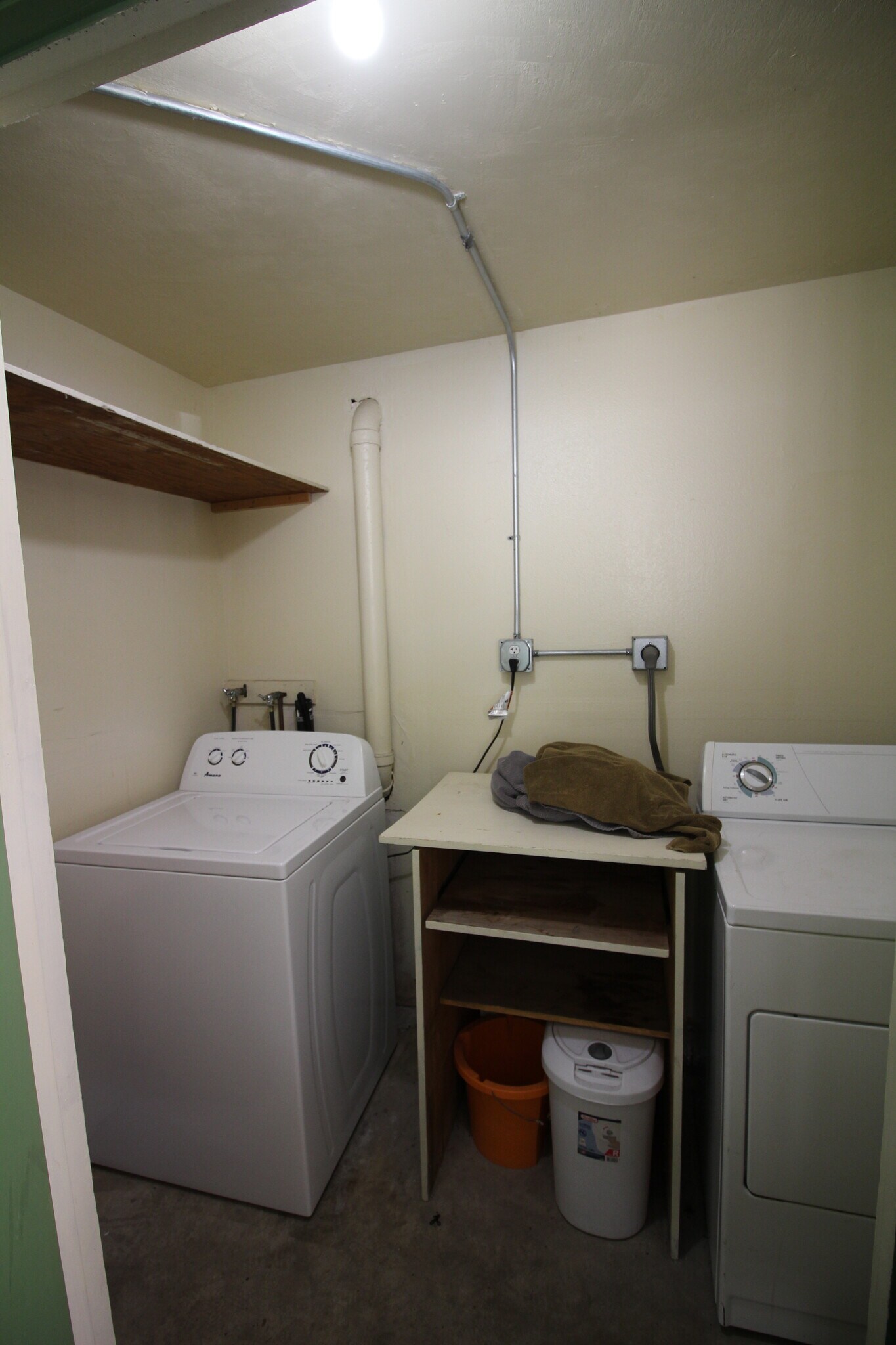 Building Photo - 822 Island Ct