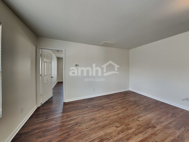 Building Photo - 2010 Blue Stream Ln