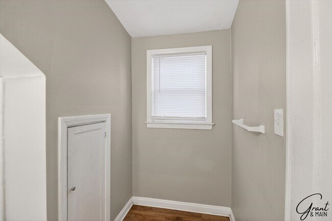 Building Photo - 10067 Grayton St