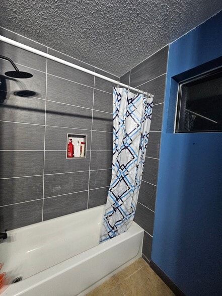 Building Photo - 7320 W Reade Ave