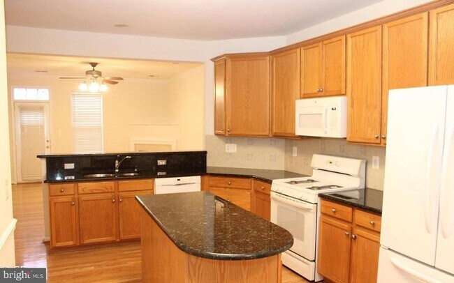 Building Photo - 20962 Albion Ln