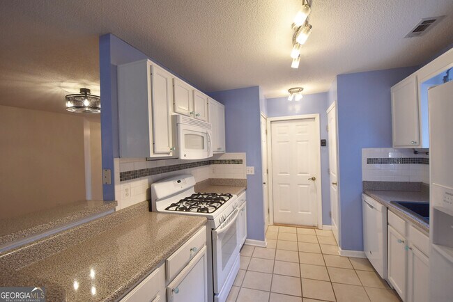 Building Photo - 715 S Fairfield Dr