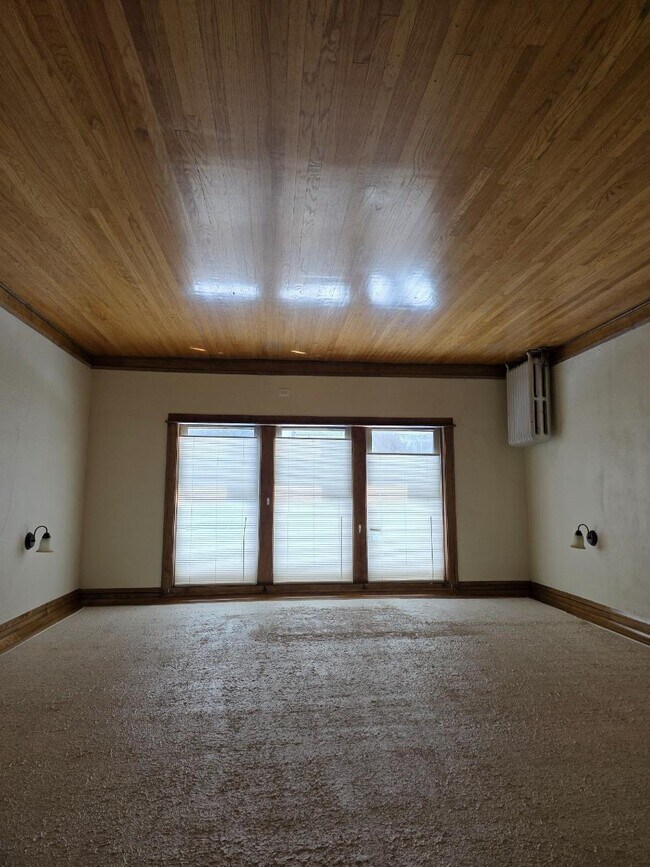 Building Photo - 1 bedroom in CHICAGO IL 60620