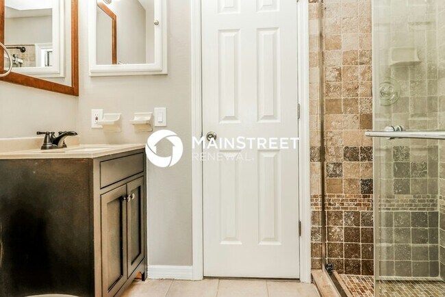 Building Photo - 4 Bedroom Pet-Friendly Home in Clearwater, FL with Main Street Renewal