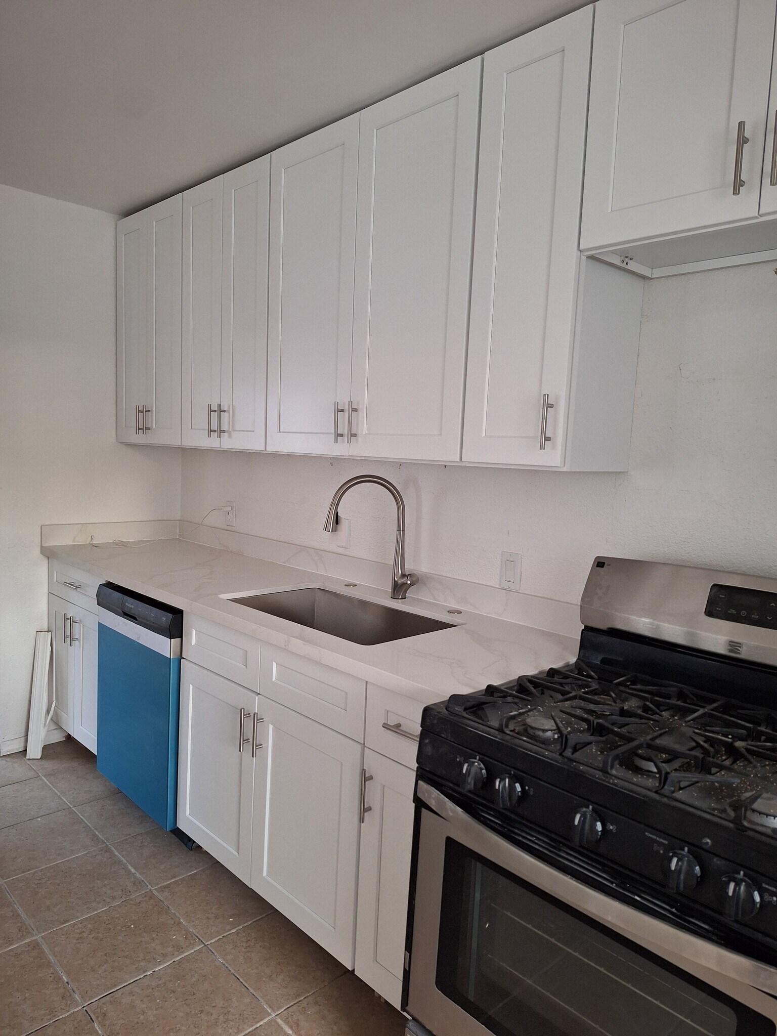 Building Photo - 1835 N Ave 53