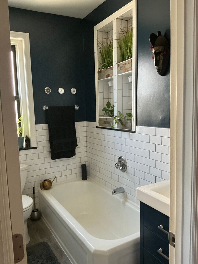 Building Photo - 675 Walton Ave