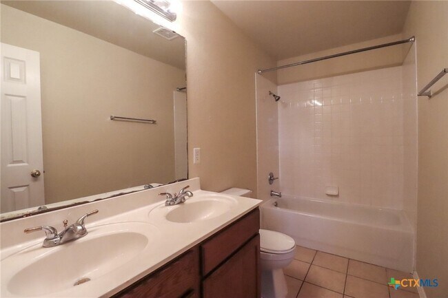 Building Photo - 1805 Lobrecht Ct