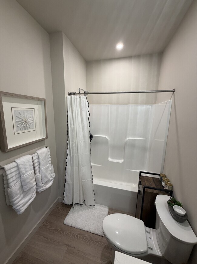 Building Photo - 4 Laurel Hill Dr