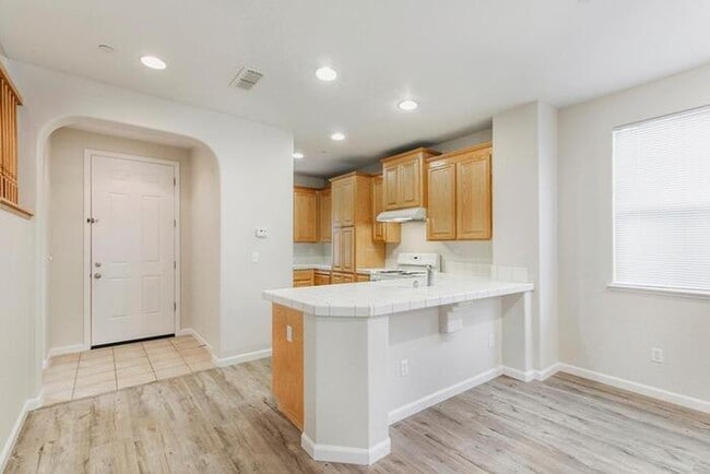 Building Photo - Charming 3-Bedroom, 2.5-Bath, 1,453 Sq. Ft...