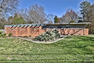 Building Photo - 3111 Spring Valley Rd