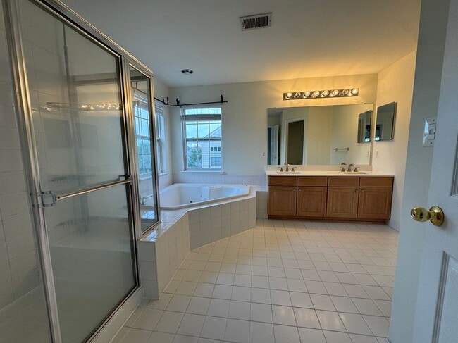 Building Photo - 105 Fredericksburg Dr