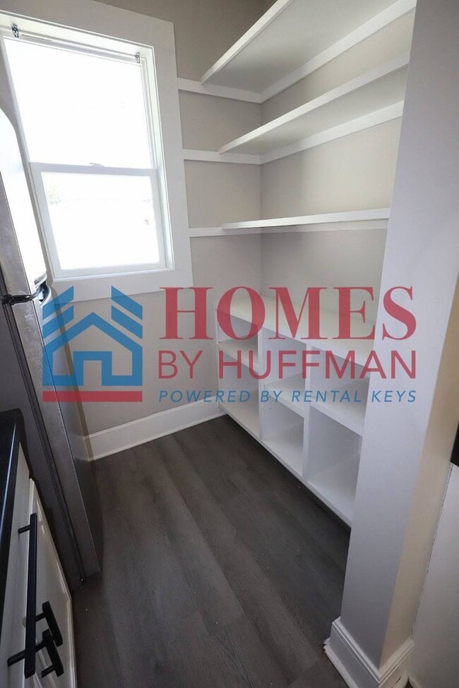 Building Photo - Two Bedroom House | Off Street Parking