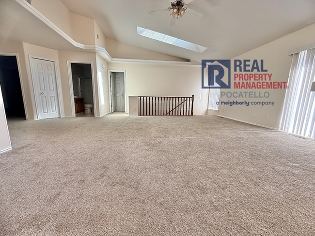 Building Photo - 4 bedroom 3 bathroom - 2 car garage -This ...