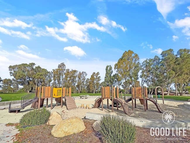 Building Photo - Beautiful 3bd/2ba home!