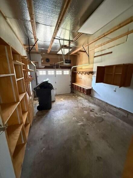 Building Photo - 648 Longview Dr