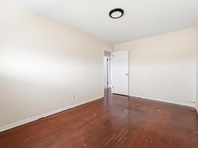 Building Photo - 648 Fairview Ave