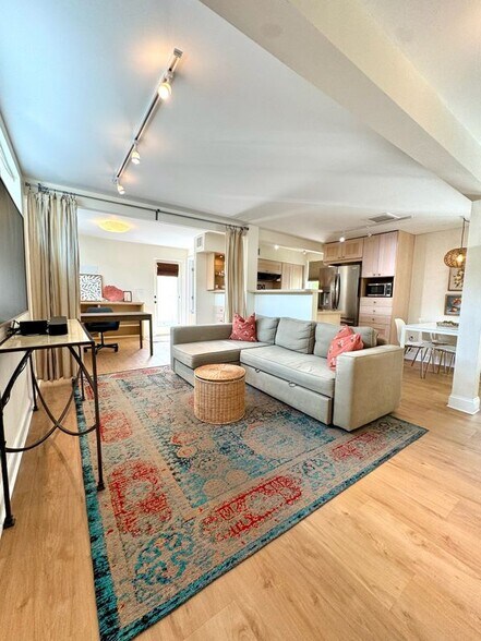 Building Photo - 221 13TH Ave