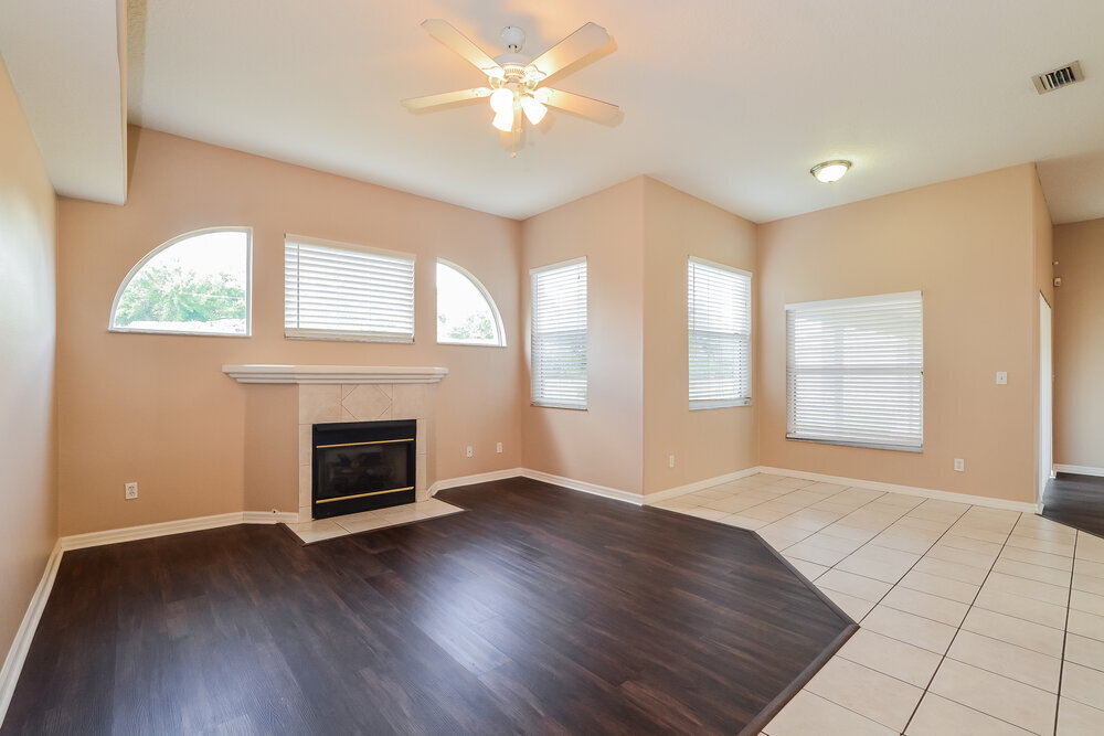 Building Photo - 1604 Silhouette Dr