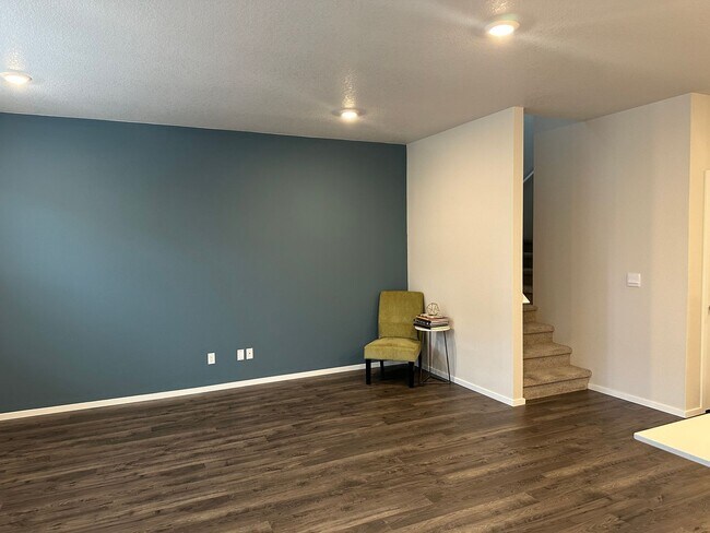Building Photo - Newer 4 bedroom 2.5 bathroom house! AVAILA...