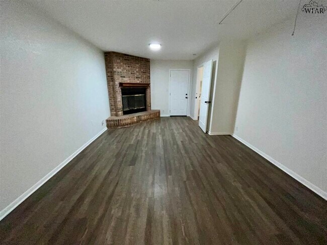 Building Photo - 5133 Lakefront Dr