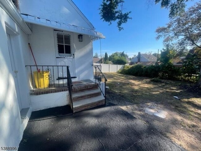 Building Photo - 752 Layton Dr