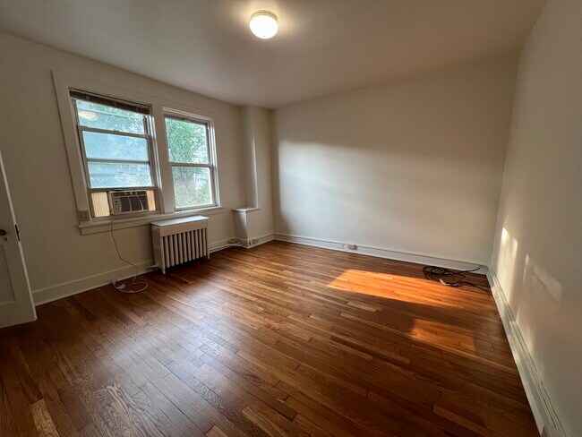 Building Photo - 2015 Wightman St