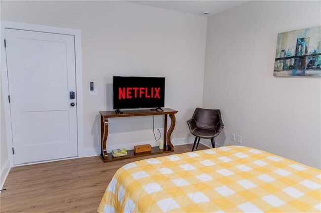 Building Photo - 504 Boulevard NE