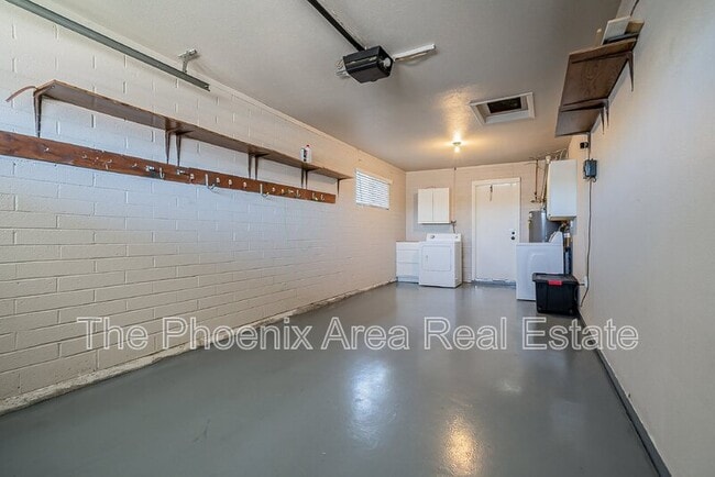 Building Photo - 1102 N 72nd Pl