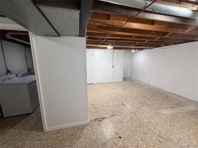 Building Photo - 15817 Charleston Dr