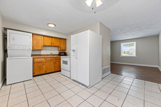Building Photo - Charming Townhome on S. 16th Street!