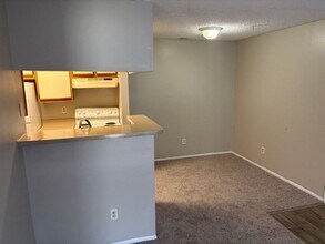 Building Photo - 1 bed 1 bath First Floor!!