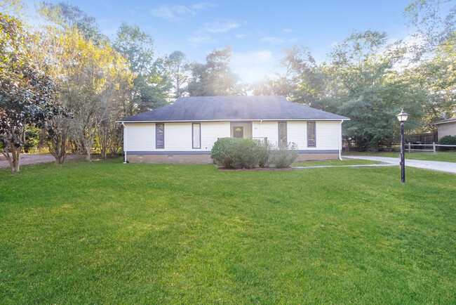 Primary Photo - Cozy and Functional 4-Bedroom Home in Irmo...