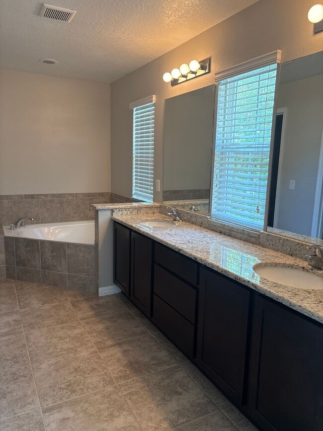 Building Photo - Beautiful 2-Story Townhome in Battaglia Subdivision, St. Cloud, FL