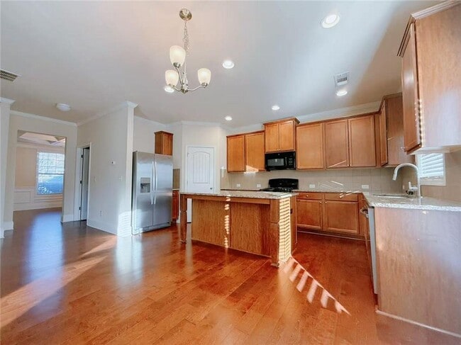 Building Photo - 3560 Golden Gate Ln