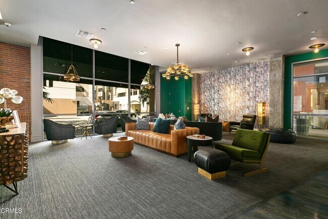 Building Photo - 840 E Green St