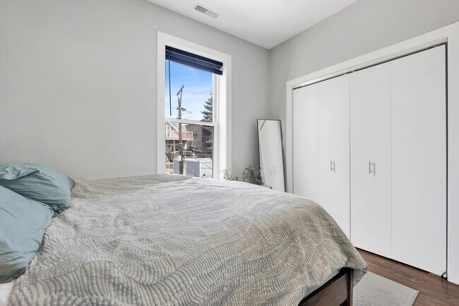 Building Photo - 2519 W Altgeld St