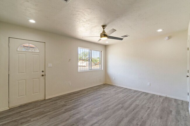 Building Photo - Centrally located - Remodeled Home
