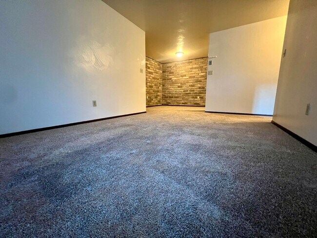Building Photo - 110 Kellywood Manor