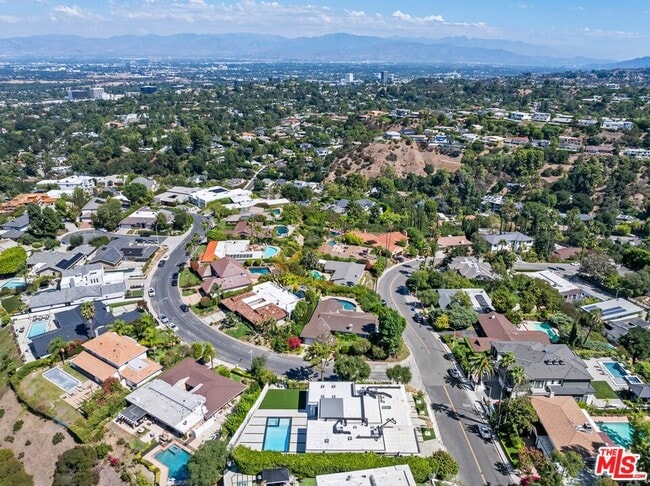 Building Photo - 16851 Encino Hills Dr