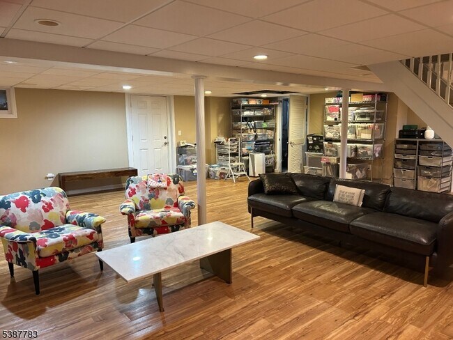 Building Photo - 10 Montvale Ave