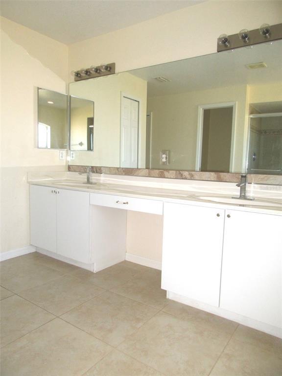 Building Photo - 8171 Rocliff Ave