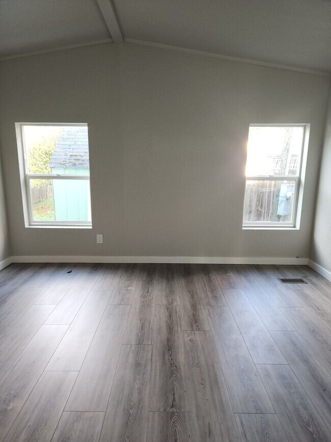 Building Photo - 3-bedroom 2 bath House