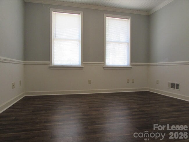 Building Photo - 1107 Forestdale Dr