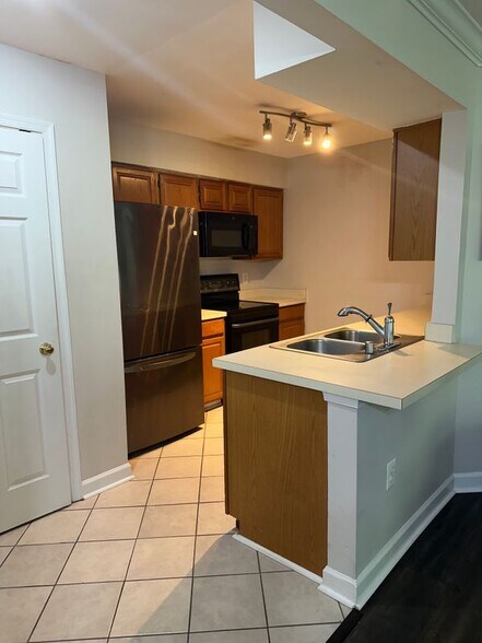 Building Photo - 3829 Salemway Ct